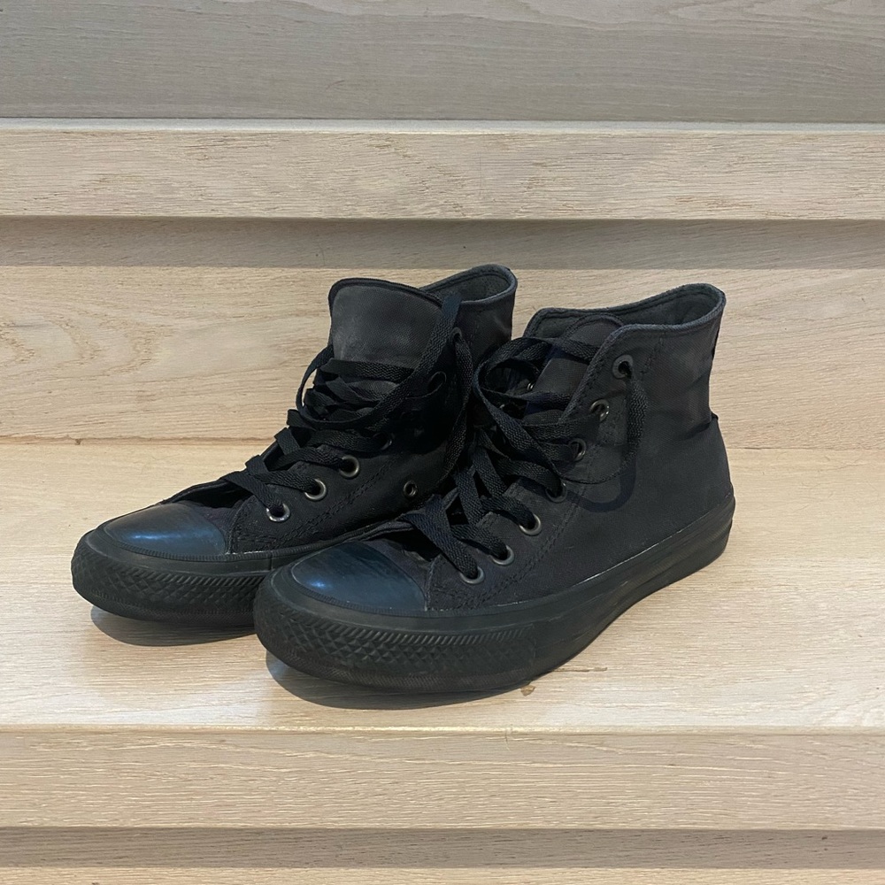 Black Converse Chuck Taylor 2’s. Size 7.5.